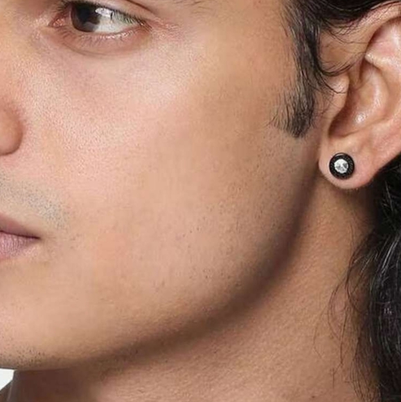 Faux gauge earrings - Picture 6 of 6